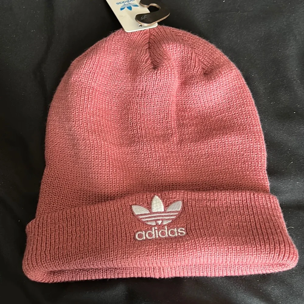 🎉 𝐇𝐨𝐬𝐭 𝐏𝐢𝐜𝐤 🎉 Women’s pink Adidas Trefoil Beanie ~ New With Tags! - Picture 2 of 4